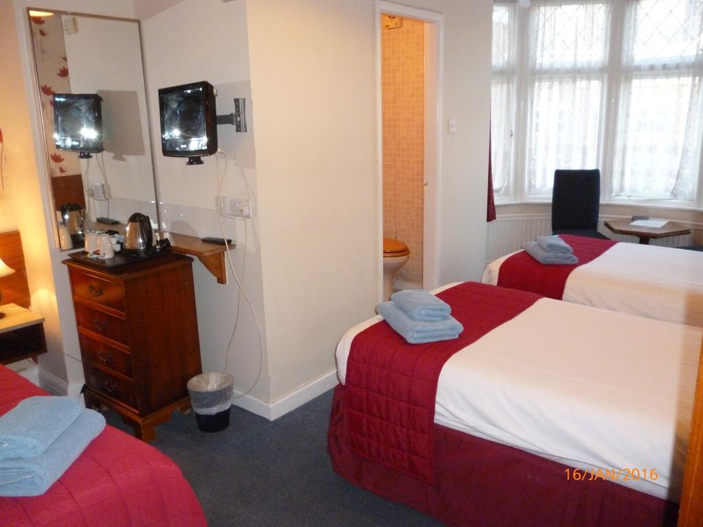 Grange Lodge Hotel - B&B Londres Habitación foto