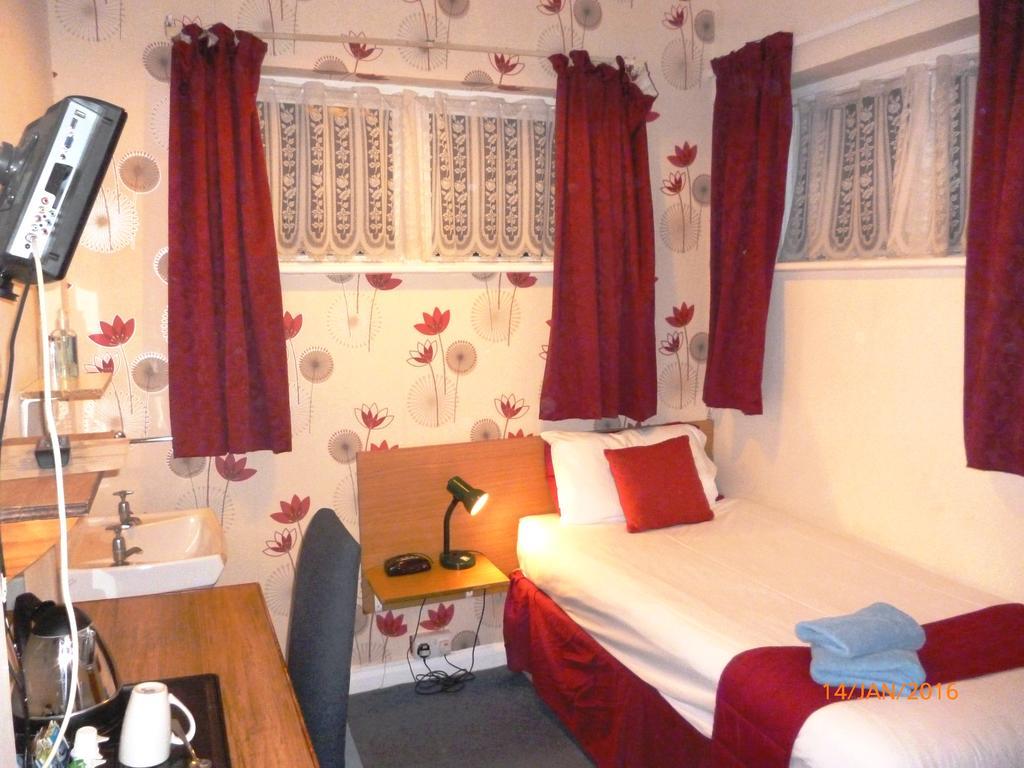 Grange Lodge Hotel - B&B Londres Habitación foto